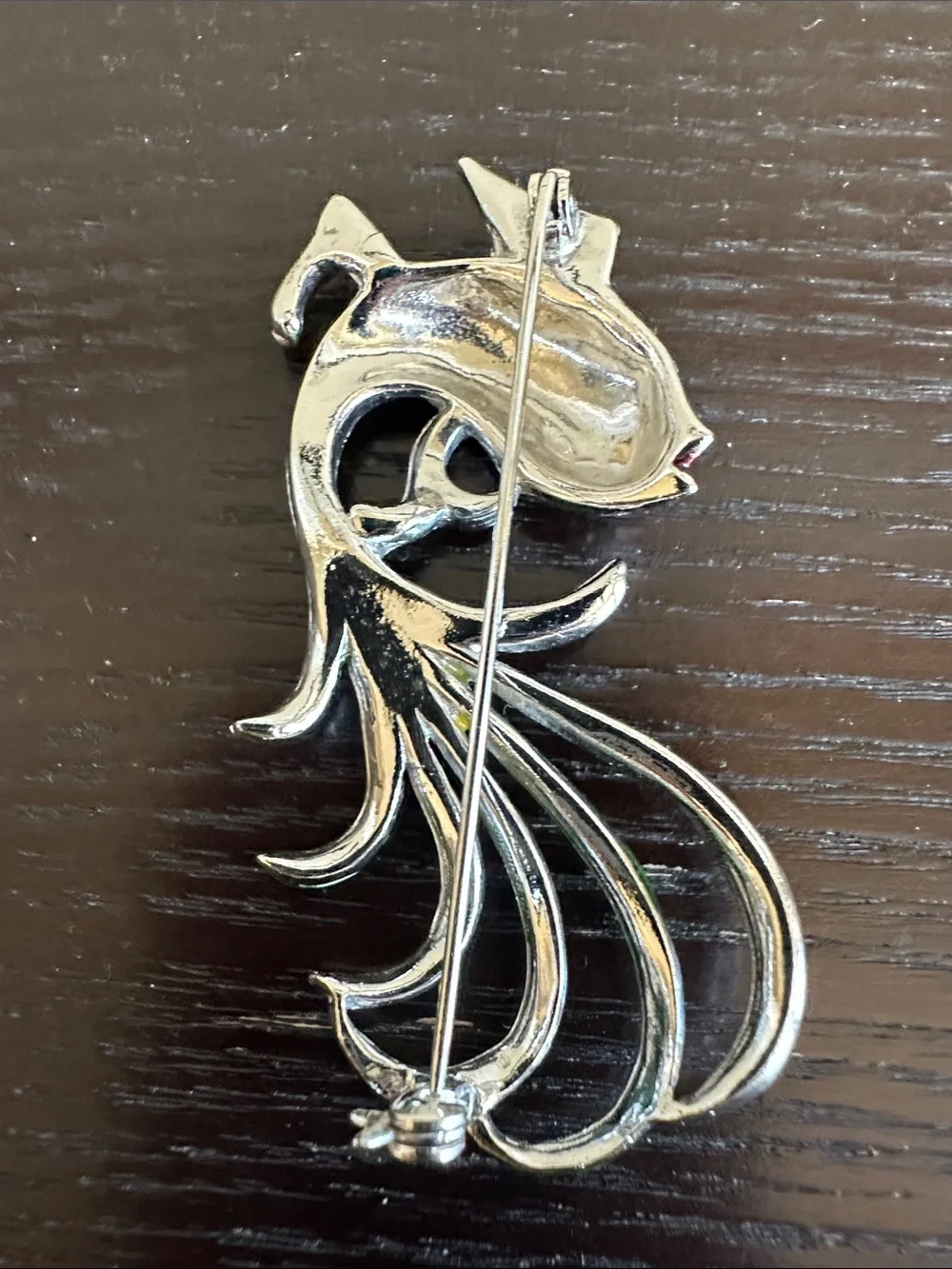 Decorative Green Enamel Fish Brooch - Elegant Pet Fish Accent